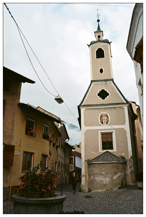 Dolomity – kostolík a uličky v Brixene